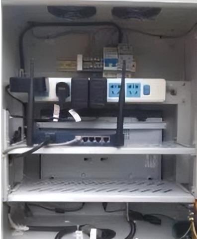 不銹鋼防水箱內部結構圖 不銹鋼防水箱內部結構圖